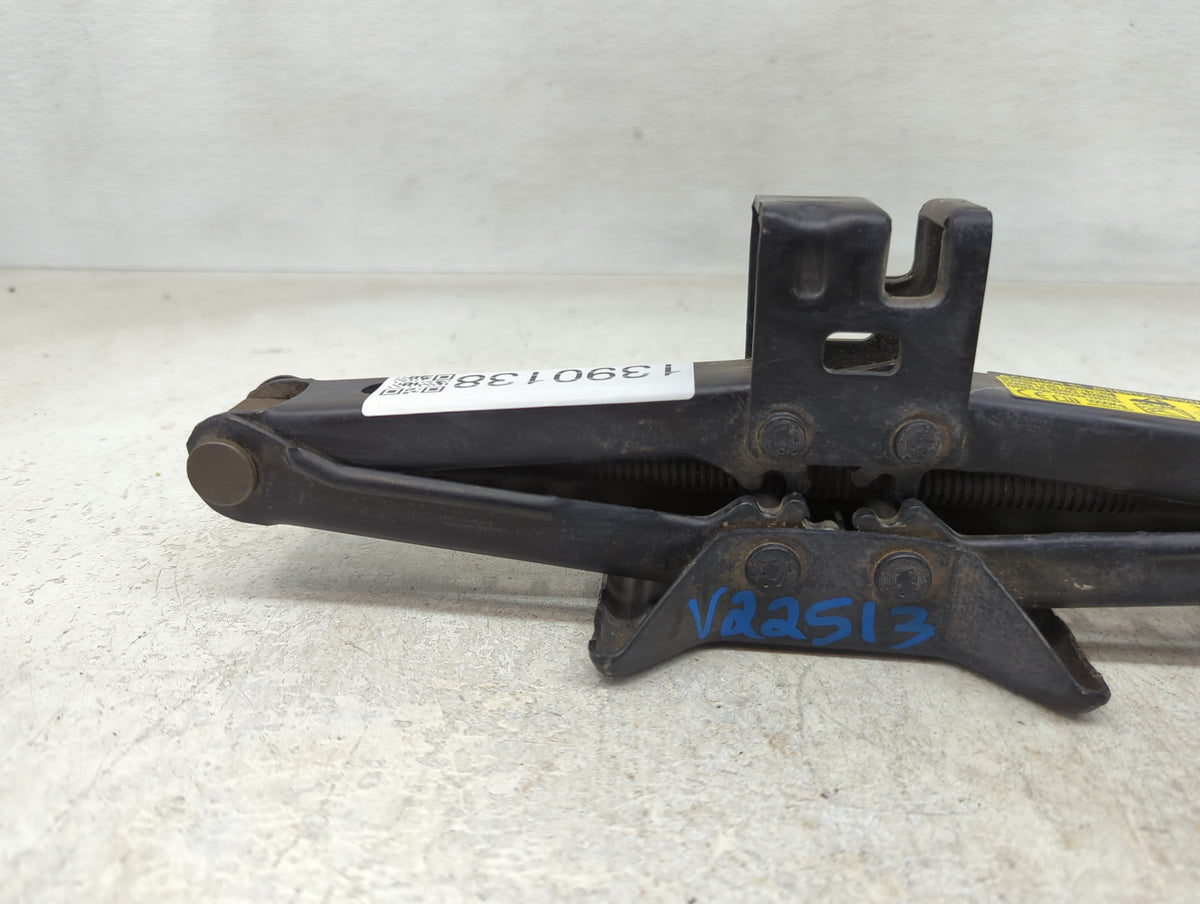 2012 Toyota Camry Spare Scissor Car Jack 1390138 - Oemusedautoparts1.com