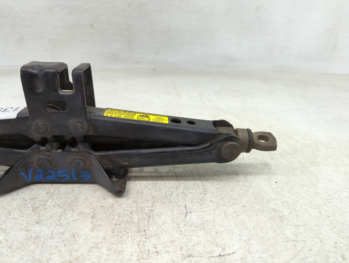 2012 Toyota Camry Spare Scissor Car Jack 1390138 - Oemusedautoparts1.com