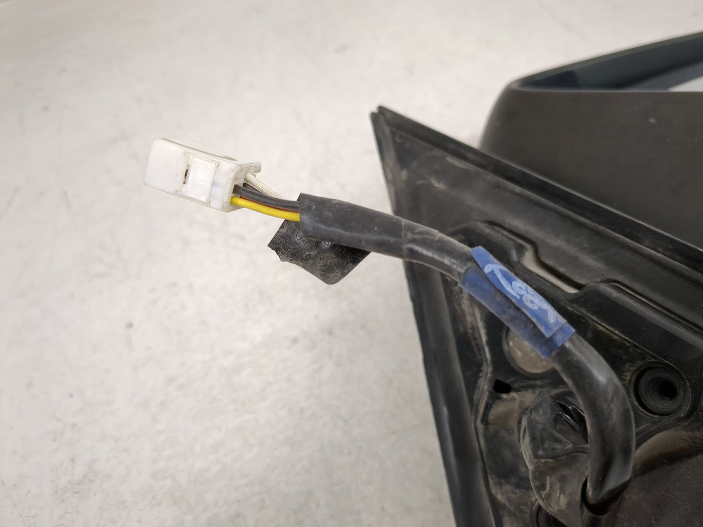 2012-2014 Toyota Camry Passenger Side View Mirror - Right Door Mirror OEM Used - Oemusedautoparts1.com