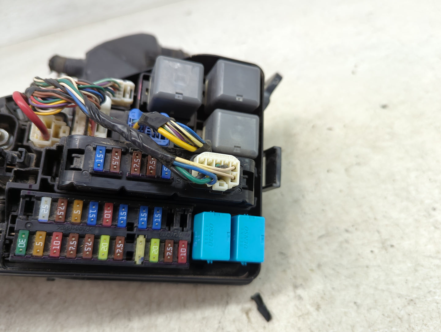 2012-2017 Toyota Camry Fusebox Fuse Box Panel Relay Module P/N:82720-33290 82720-33300A Fits Fits 2012 2013 2014 2015 2016 2