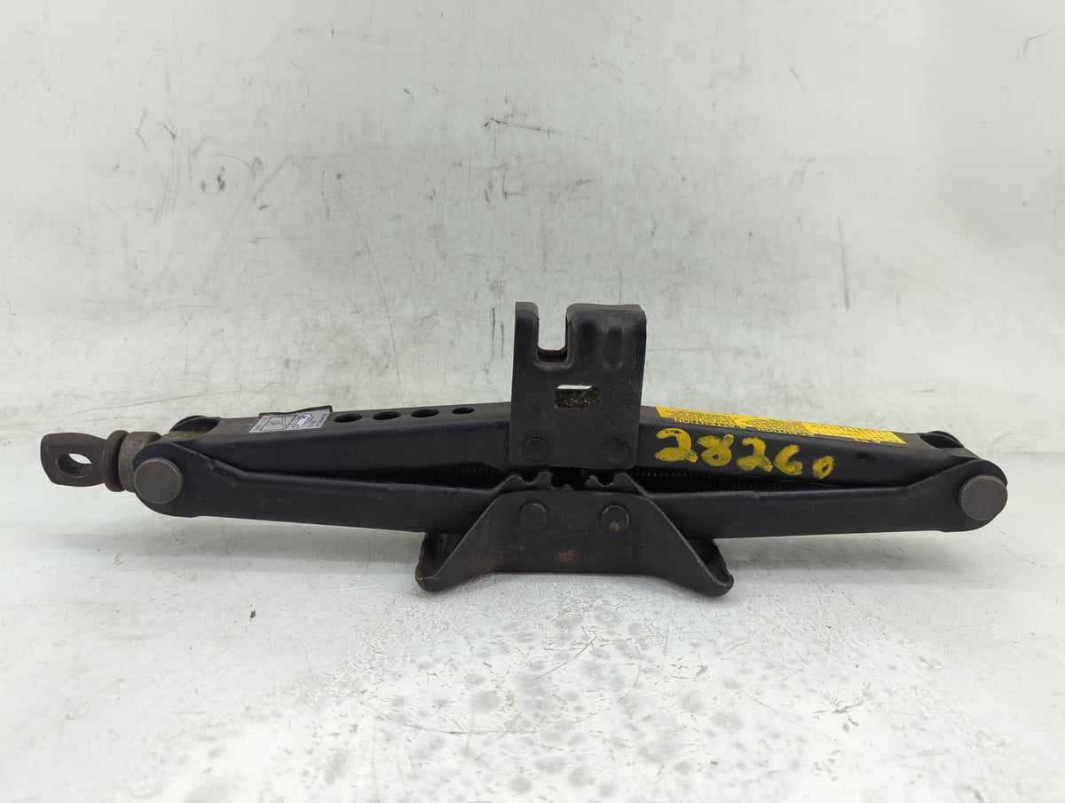2012 Toyota Camry Spare Scissor Car Jack 1415284 - Oemusedautoparts1.com