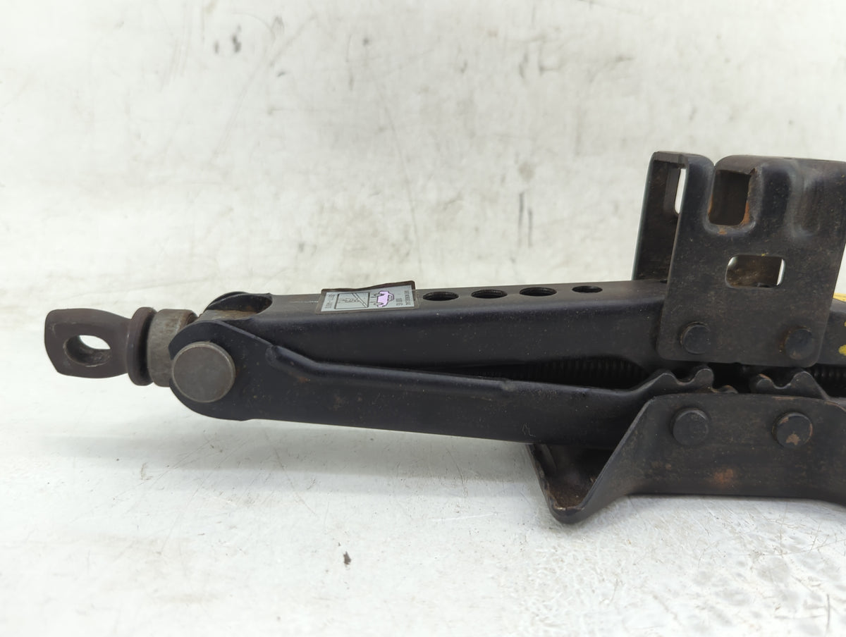 2012 Toyota Camry Spare Scissor Car Jack 1415284 - Oemusedautoparts1.com