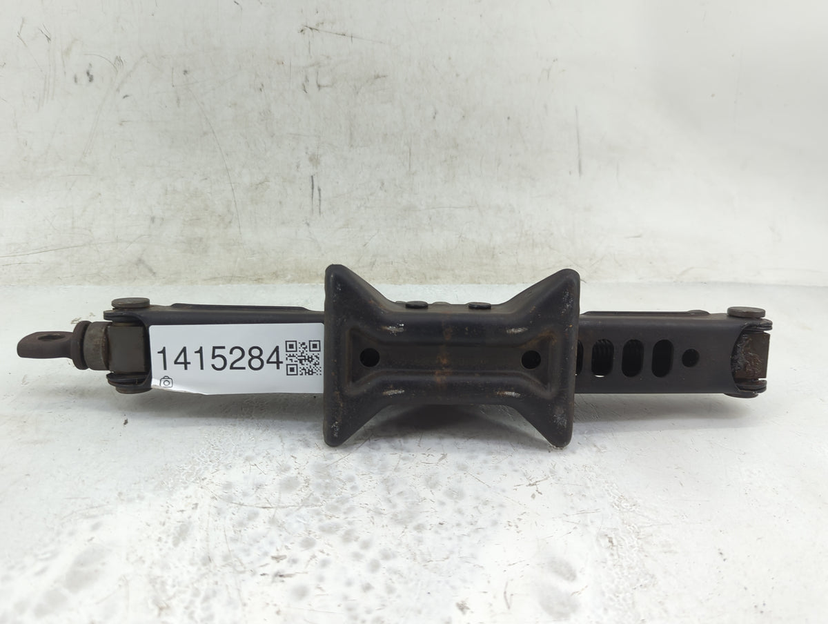 2012 Toyota Camry Spare Scissor Car Jack 1415284 - Oemusedautoparts1.com
