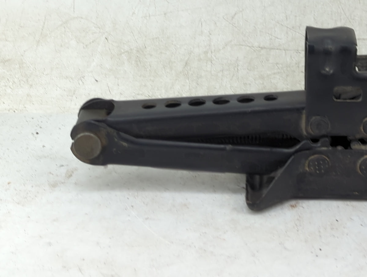 2012 Toyota Camry Spare Scissor Car Jack 1460276 - Oemusedautoparts1.com