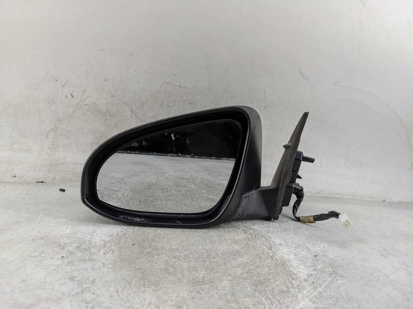 2012-2014 Toyota Camry Driver Side View Mirror - Left Door Mirror OEM Used - Oemusedautoparts1.com