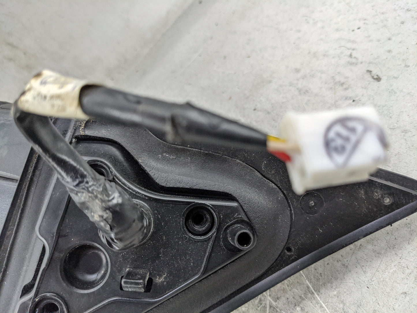 2012-2014 Toyota Camry Passenger Side View Mirror - Right Door Mirror OEM Used - Oemusedautoparts1.com