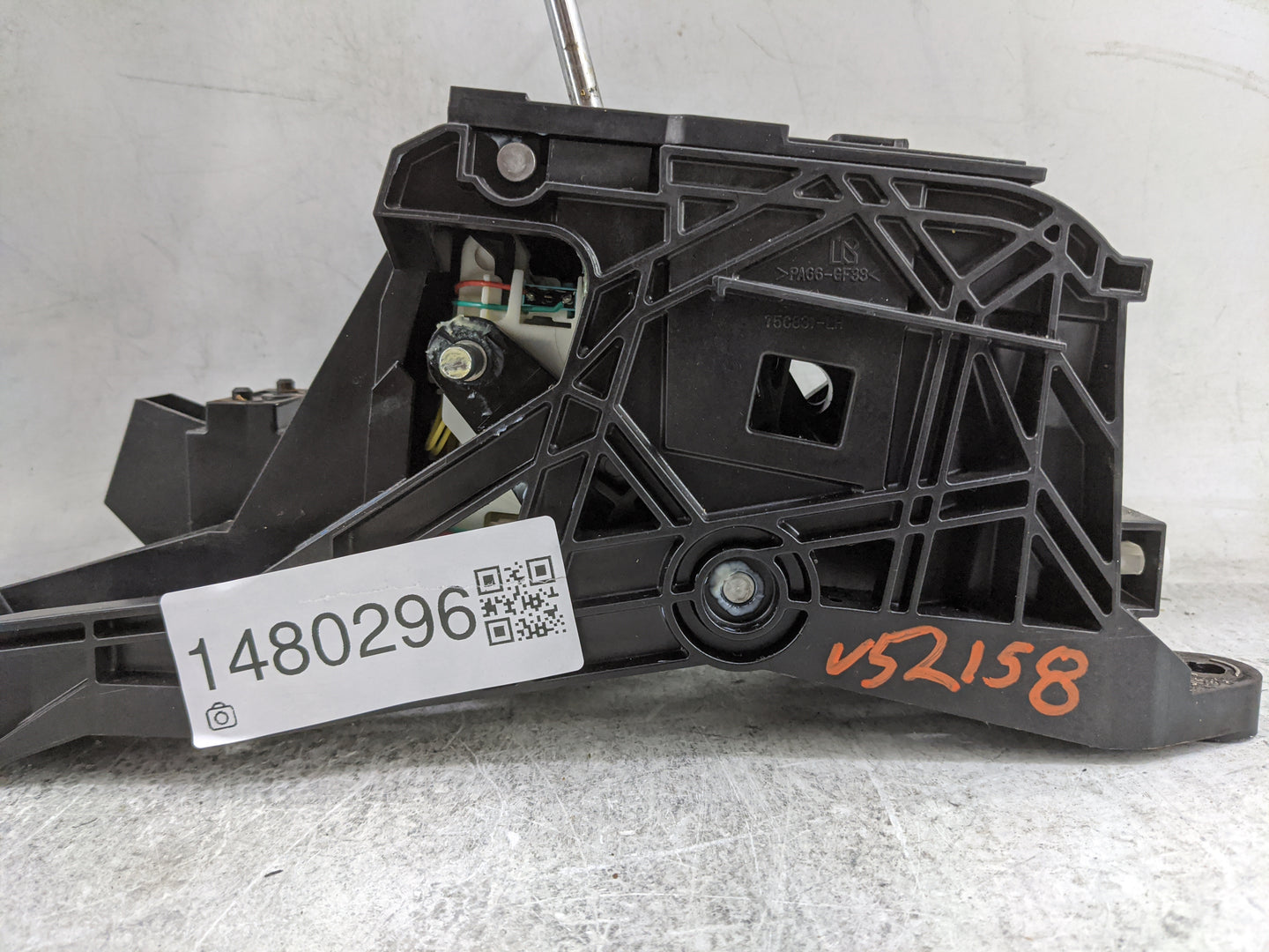 2012 Toyota Camry Floor Console Assembly Shifter - Oemusedautoparts1.com