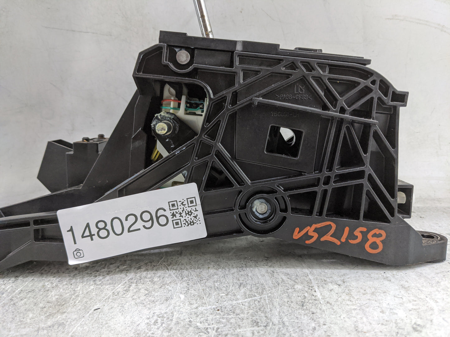 2012 Toyota Camry Floor Console Assembly Shifter - Oemusedautoparts1.com