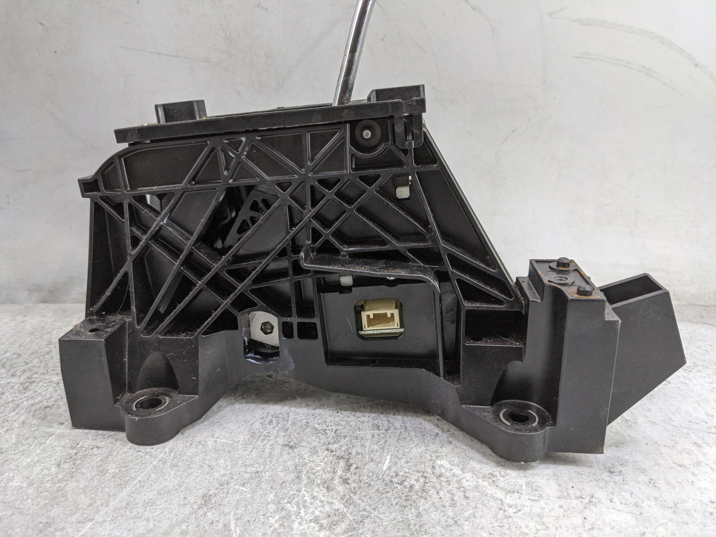 2012 Toyota Camry Floor Console Assembly Shifter - Oemusedautoparts1.com
