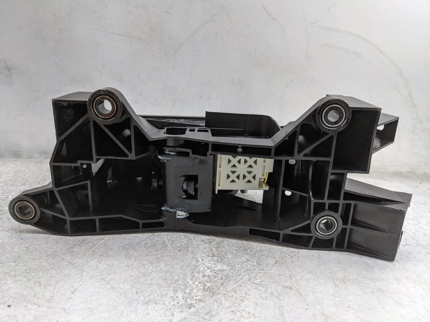 2012 Toyota Camry Floor Console Assembly Shifter - Oemusedautoparts1.com