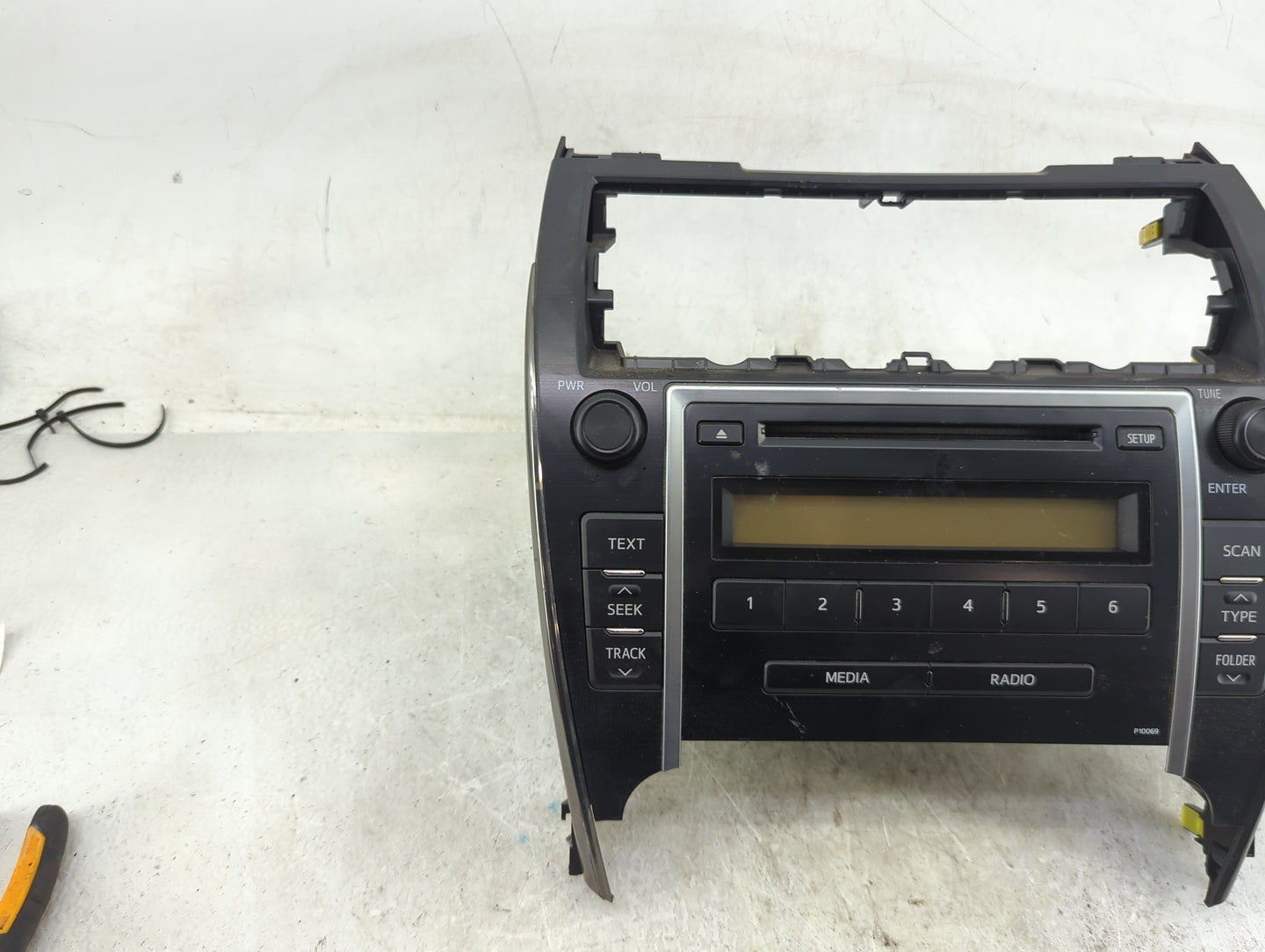 2012-2013 Toyota Camry Radio AM FM Cd Player Receiver Replacement P/N:P10069 Fits Fits 2012 2013 OEM Used Auto Parts - Oemus
