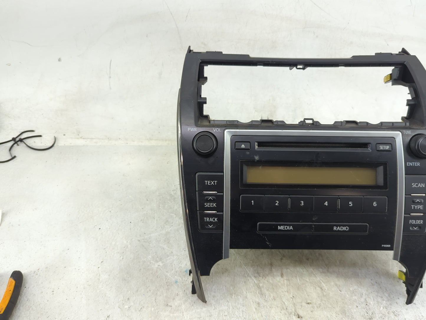 2012-2013 Toyota Camry Radio AM FM Cd Player Receiver Replacement P/N:P10069 Fits Fits 2012 2013 OEM Used Auto Parts - Oemus
