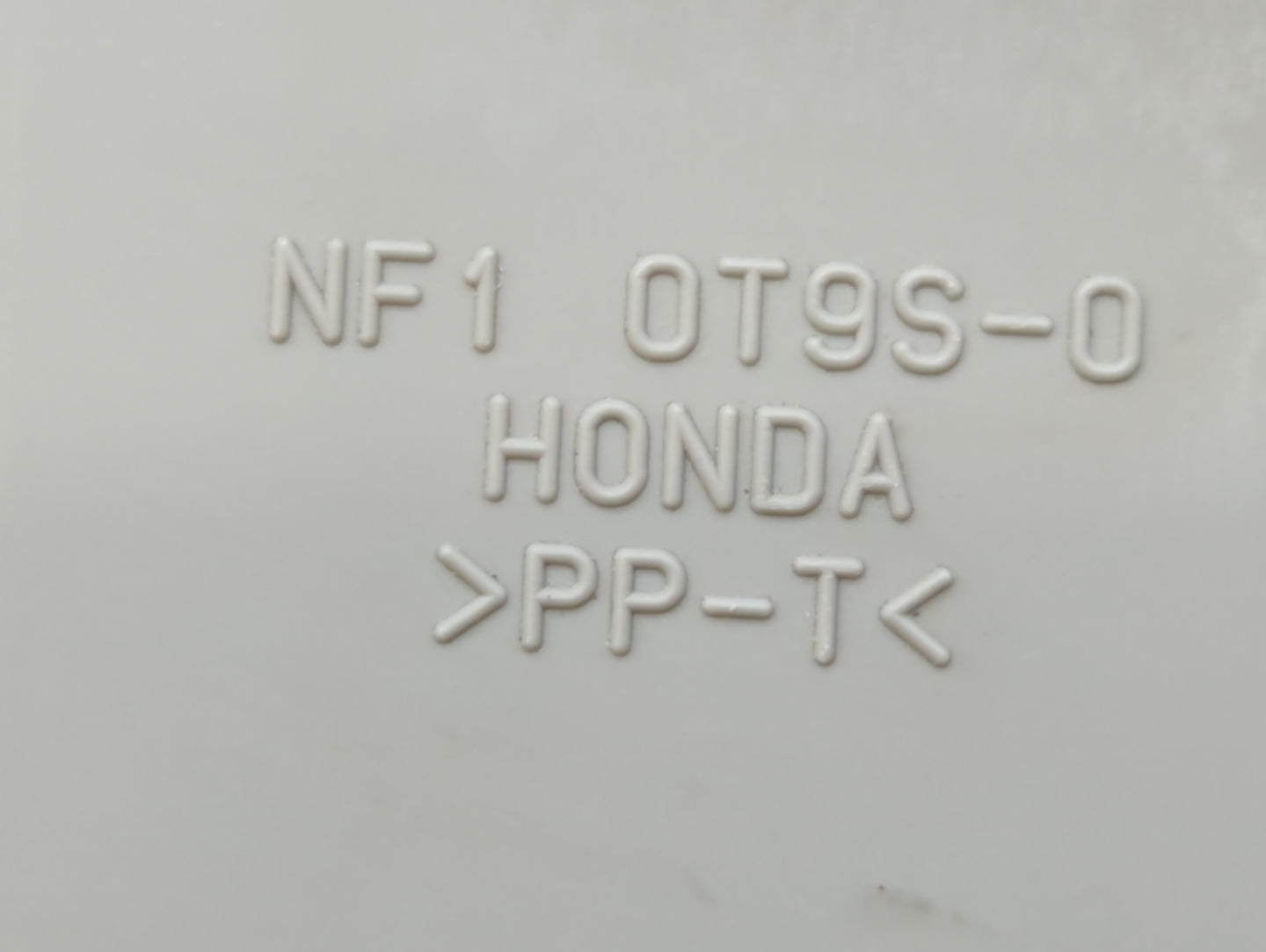 2012 Toyota Camry Overhead Roof Console - Oemusedautoparts1.com