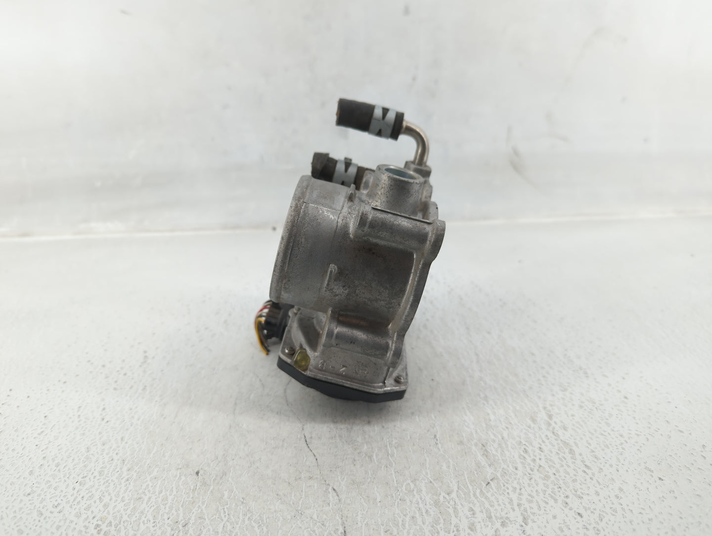 2012-2017 Toyota Camry Throttle Body P/N:22030-36020 Fits Fits 2012 2013 2014 2015 2016 2017 2018 2019 2020 2021 OEM Used Au