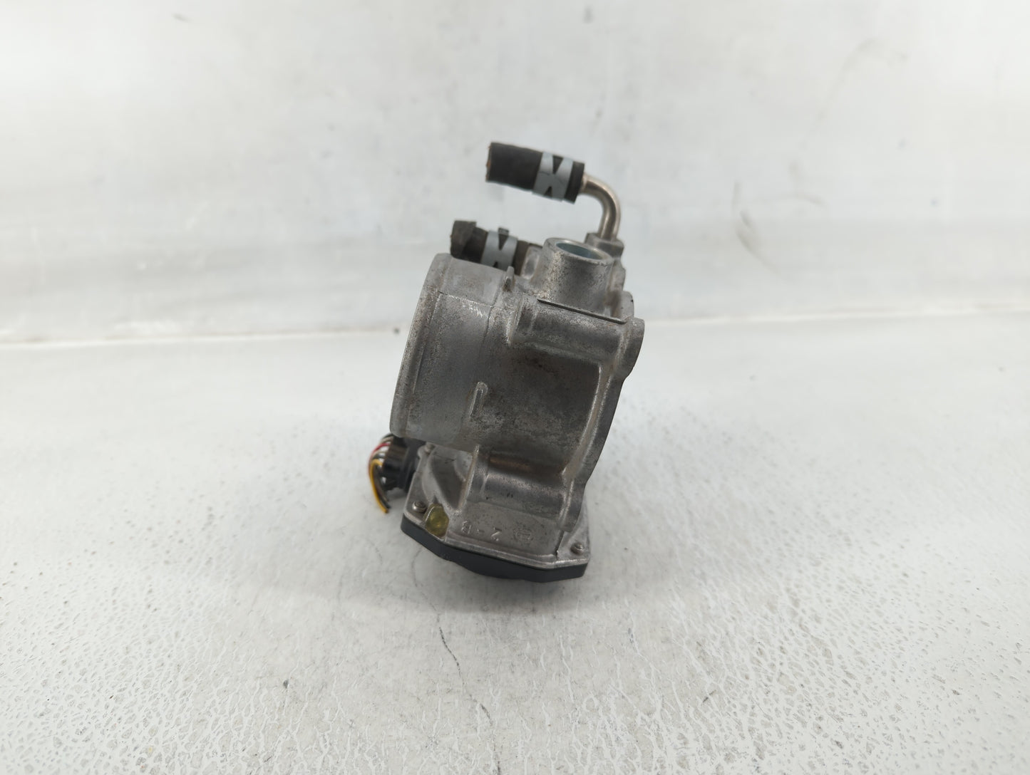 2012-2017 Toyota Camry Throttle Body P/N:22030-36020 Fits Fits 2012 2013 2014 2015 2016 2017 2018 2019 2020 2021 OEM Used Au