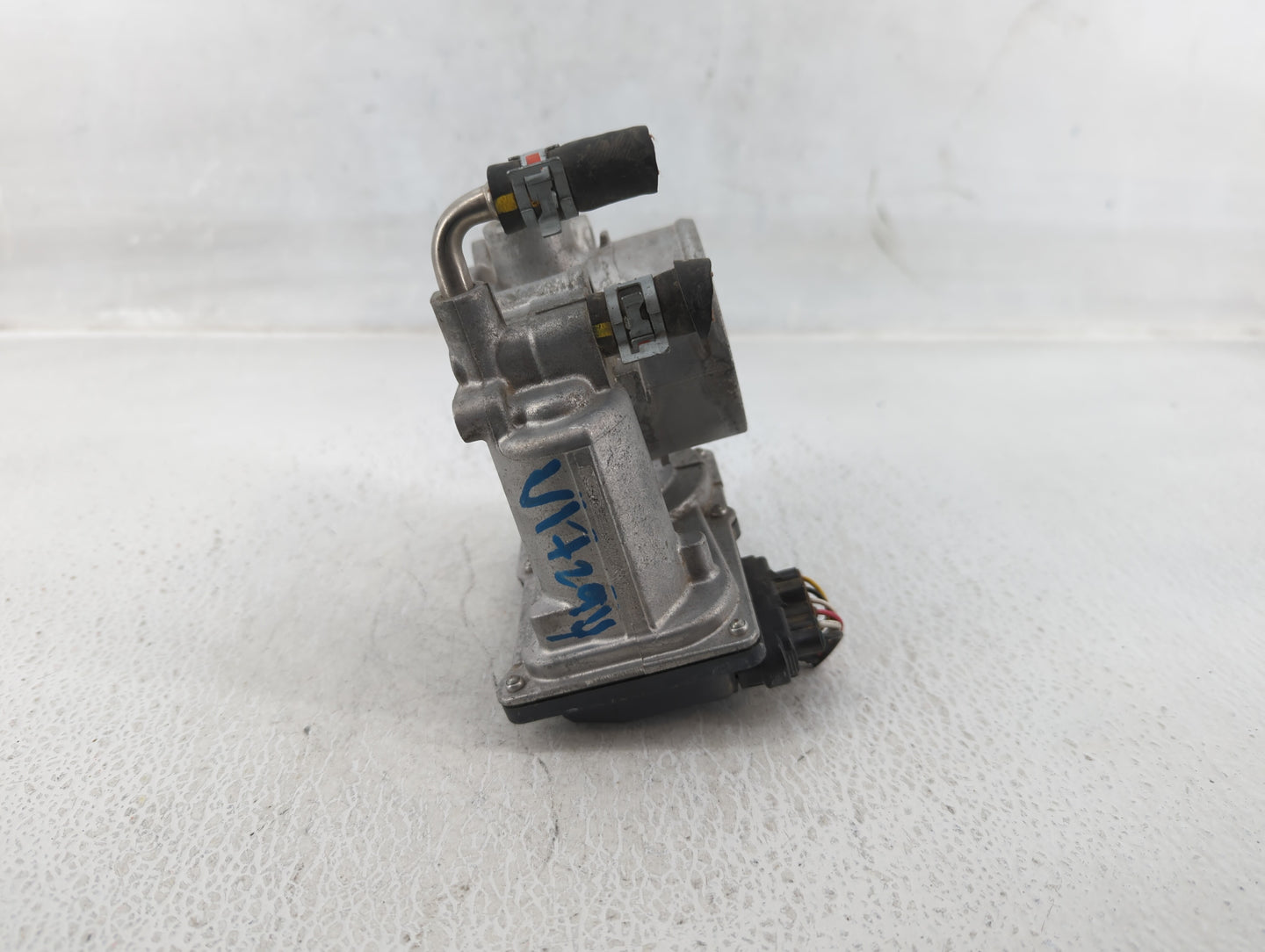 2012-2017 Toyota Camry Throttle Body P/N:22030-36020 Fits Fits 2012 2013 2014 2015 2016 2017 2018 2019 2020 2021 OEM Used Au
