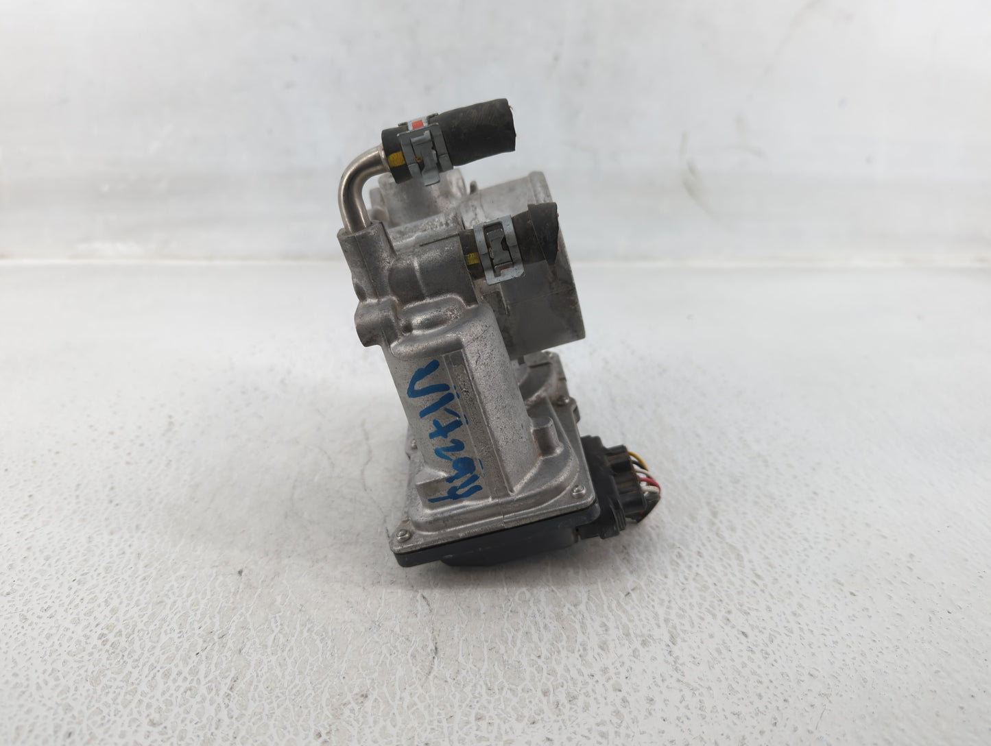 2012-2017 Toyota Camry Throttle Body P/N:22030-36020 Fits Fits 2012 2013 2014 2015 2016 2017 2018 2019 2020 2021 OEM Used Au