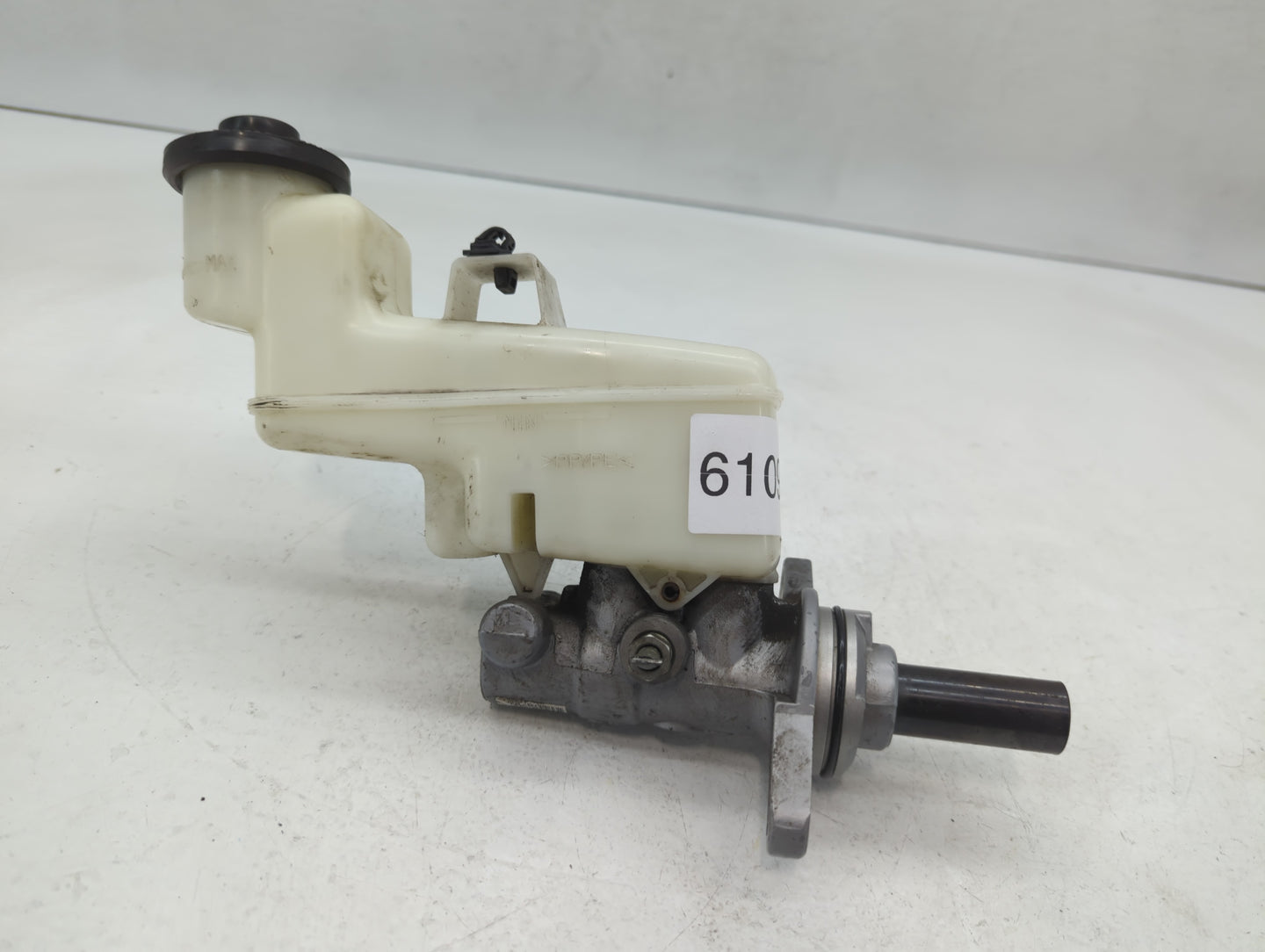 2012-2012 Toyota Camry Brake Master Cylinder - Oemusedautoparts1.com