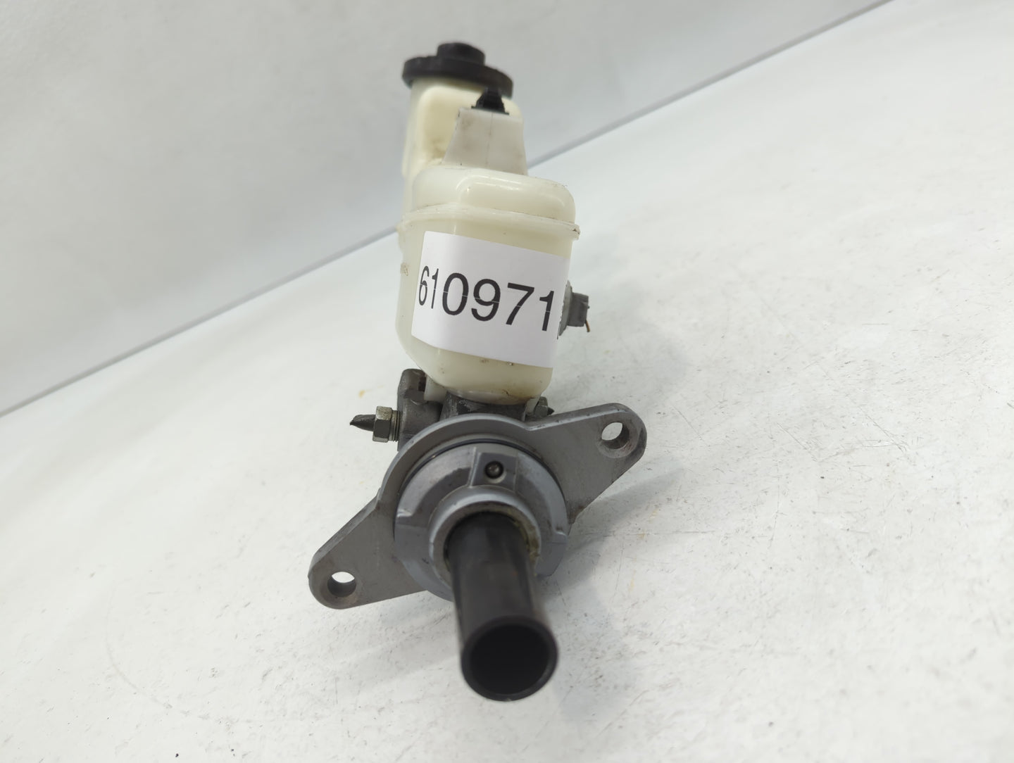 2012-2012 Toyota Camry Brake Master Cylinder - Oemusedautoparts1.com