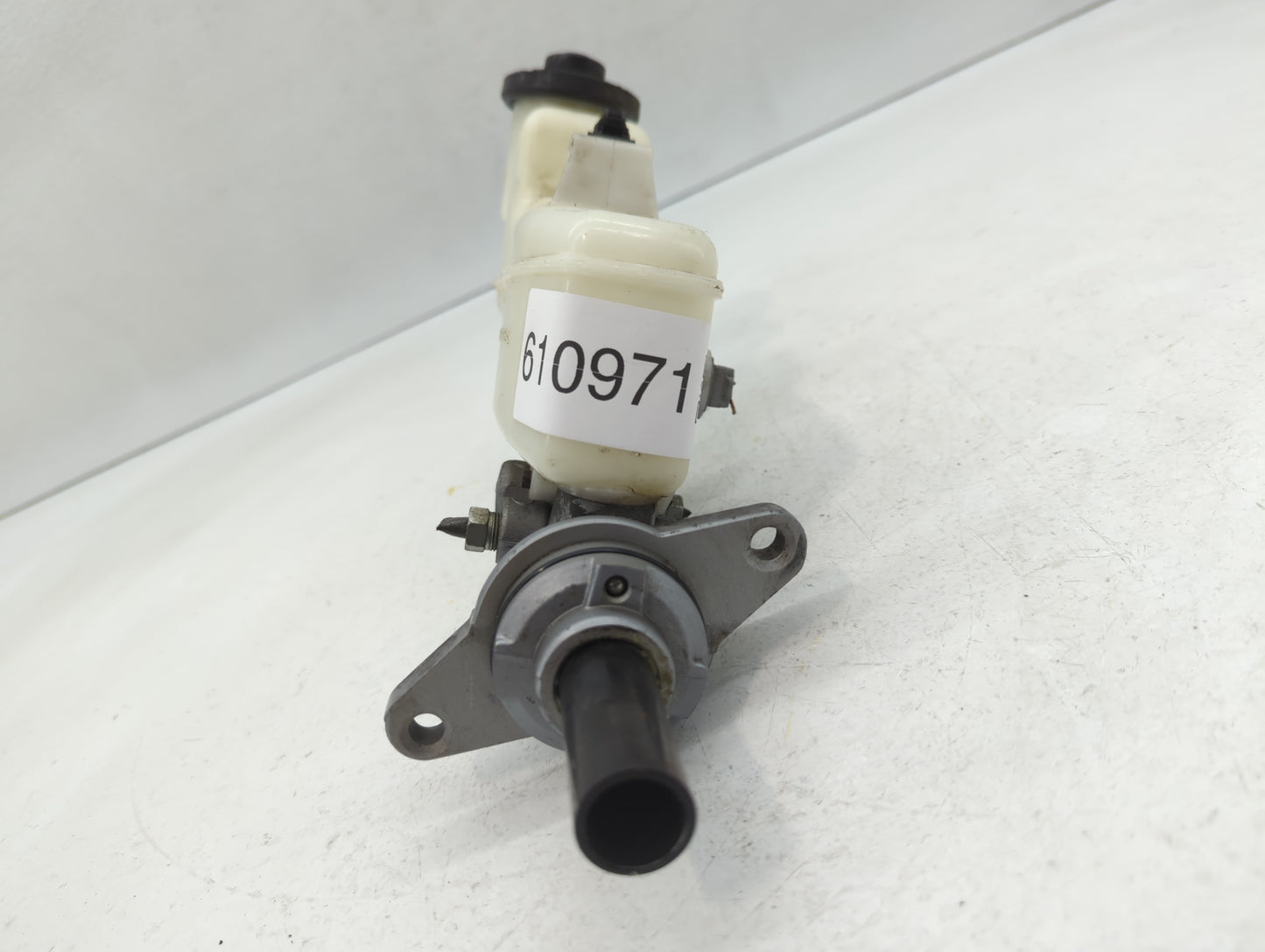 2012-2012 Toyota Camry Brake Master Cylinder - Oemusedautoparts1.com