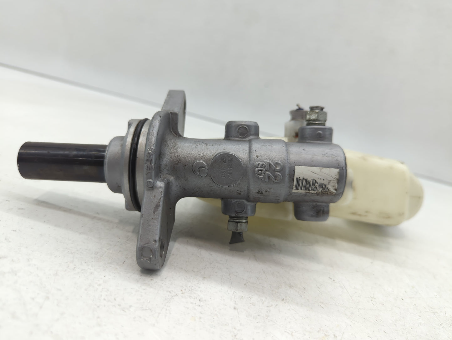 2012-2012 Toyota Camry Brake Master Cylinder - Oemusedautoparts1.com