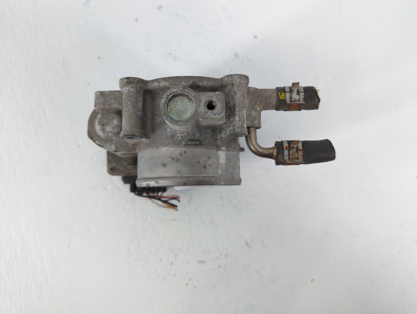 2010-2017 Toyota Camry Throttle Body P/N:22030-0V010 Fits Fits 2009 2010 2011 2012 2013 2014 2015 2016 2017 2018 2019 OEM Us