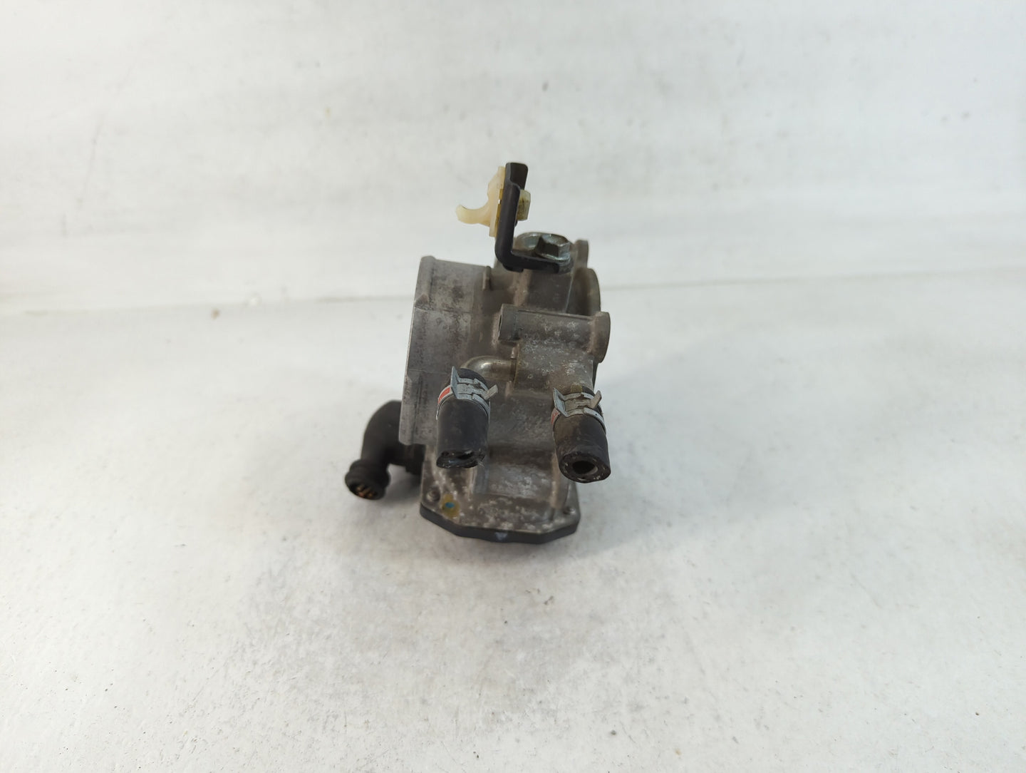 2012-2017 Toyota Camry Throttle Body P/N:22030-0V010 Fits Fits 2012 2013 2014 2015 2016 2017 2018 2019 2020 2021 OEM Used Au