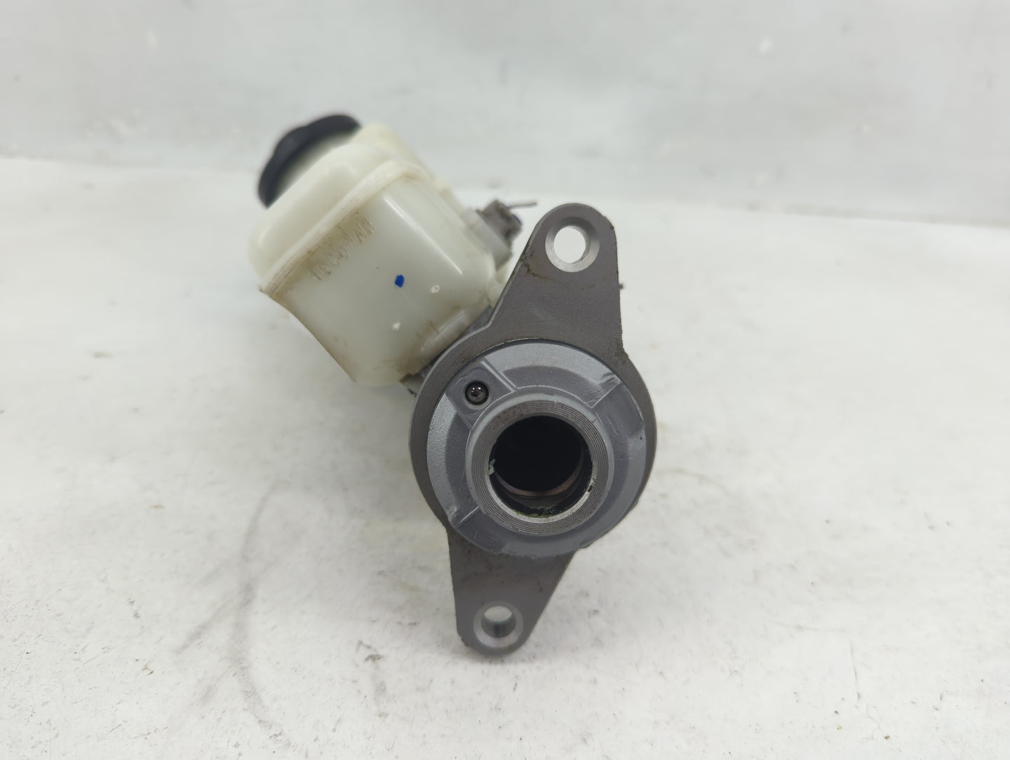 2010-2013 Toyota Corolla Brake Master Cylinder 1376359 - Oemusedautoparts1.com