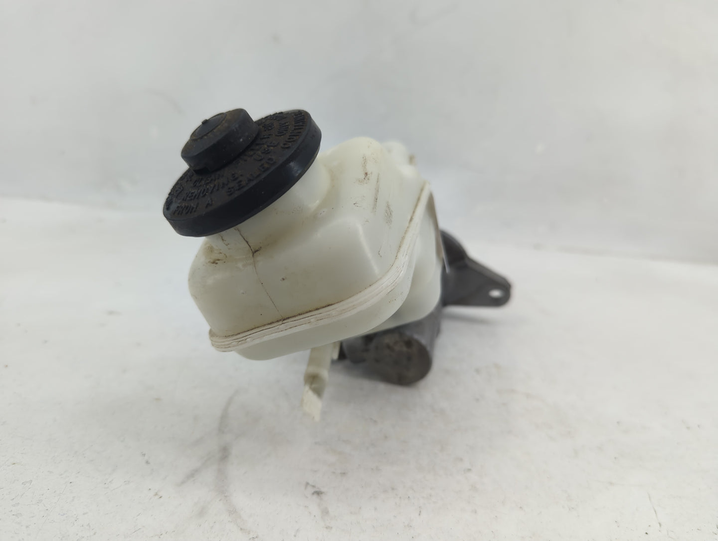 2010-2013 Toyota Corolla Brake Master Cylinder 1376359 - Oemusedautoparts1.com