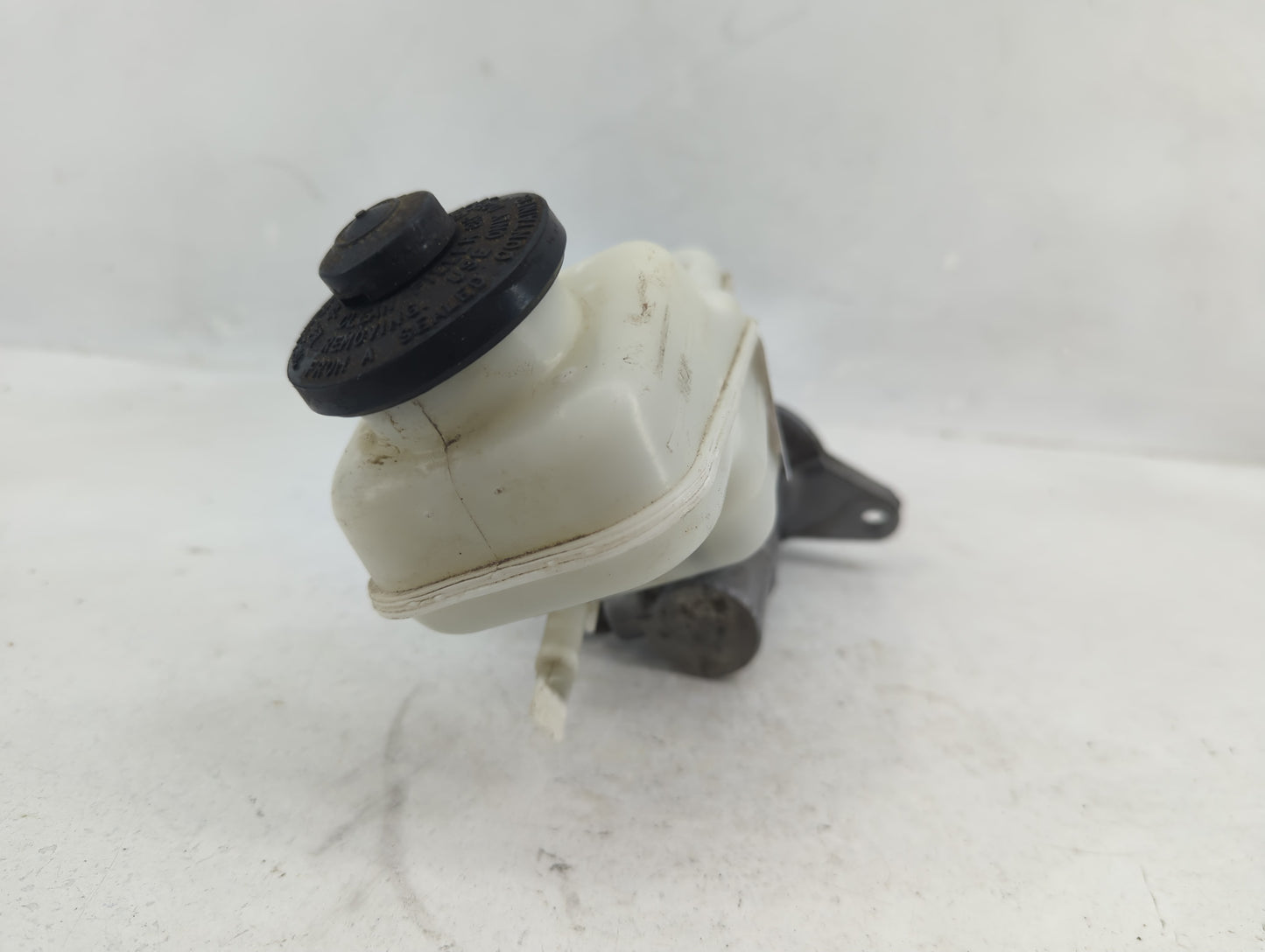 2010-2013 Toyota Corolla Brake Master Cylinder 1376359 - Oemusedautoparts1.com