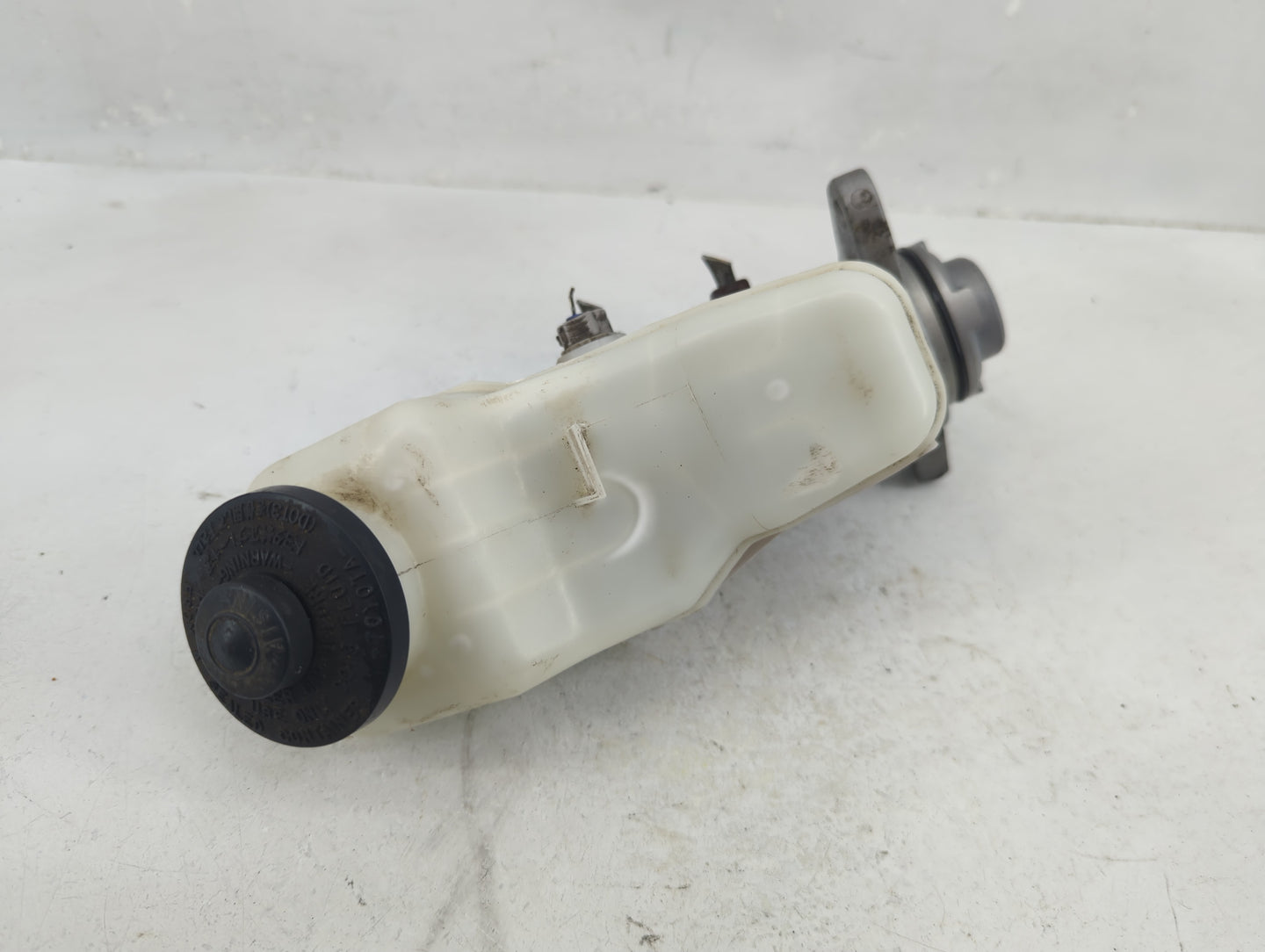 2010-2013 Toyota Corolla Brake Master Cylinder 1376359 - Oemusedautoparts1.com