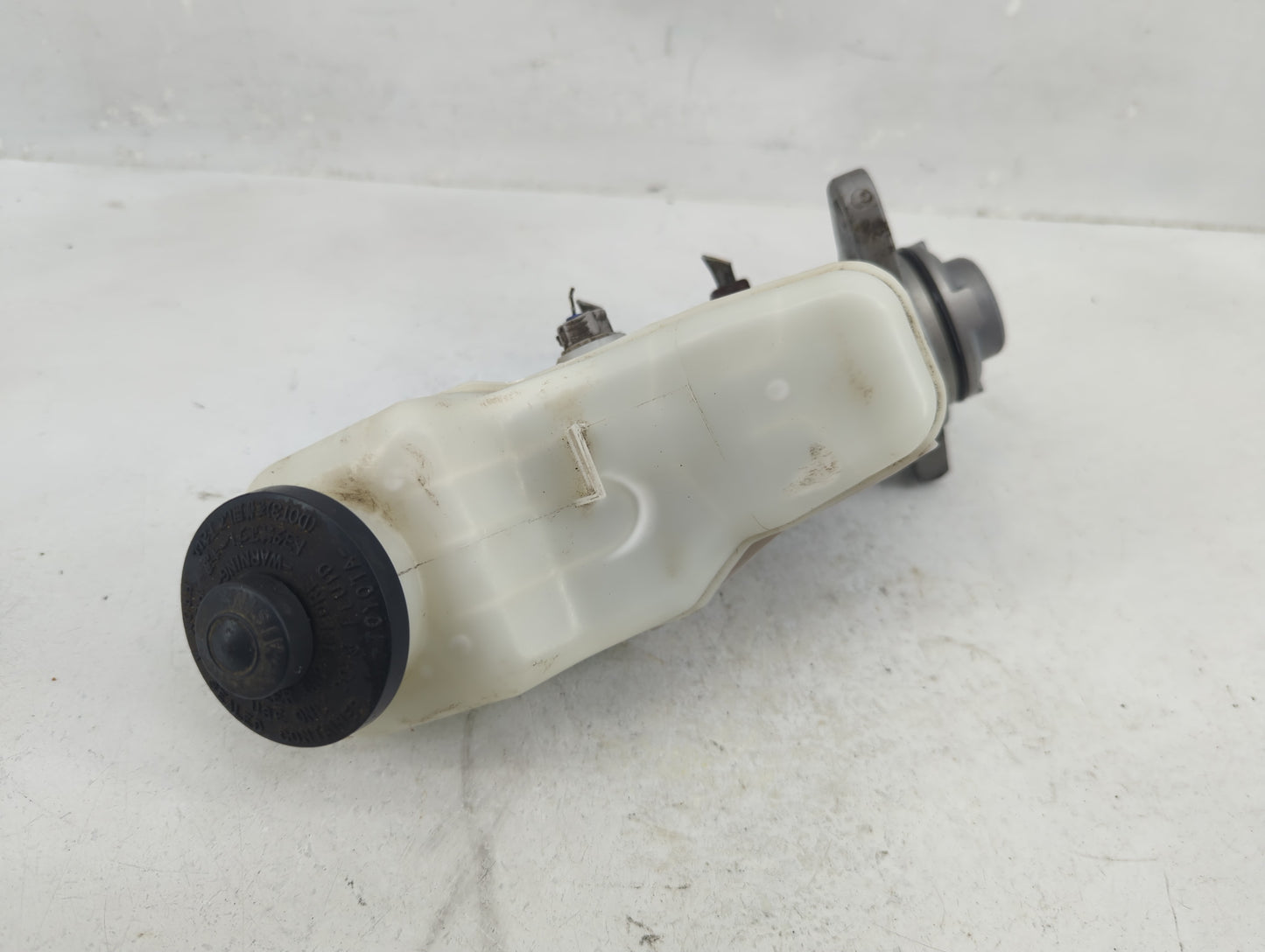 2010-2013 Toyota Corolla Brake Master Cylinder 1376359 - Oemusedautoparts1.com