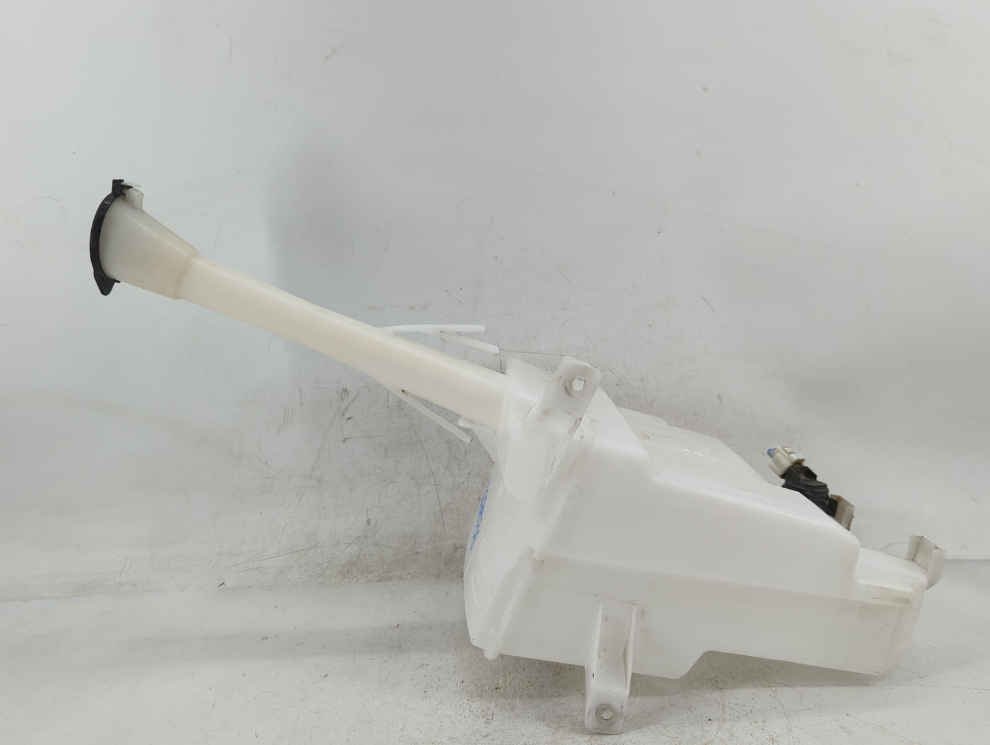 2009-2013 Toyota Corolla Windshield Washer Fluid Reservoir Bottle Oem - Oemusedautoparts1.com