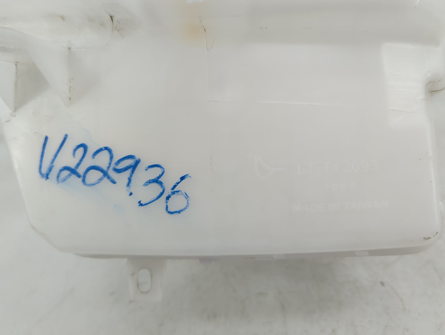 2009-2013 Toyota Corolla Windshield Washer Fluid Reservoir Bottle Oem - Oemusedautoparts1.com