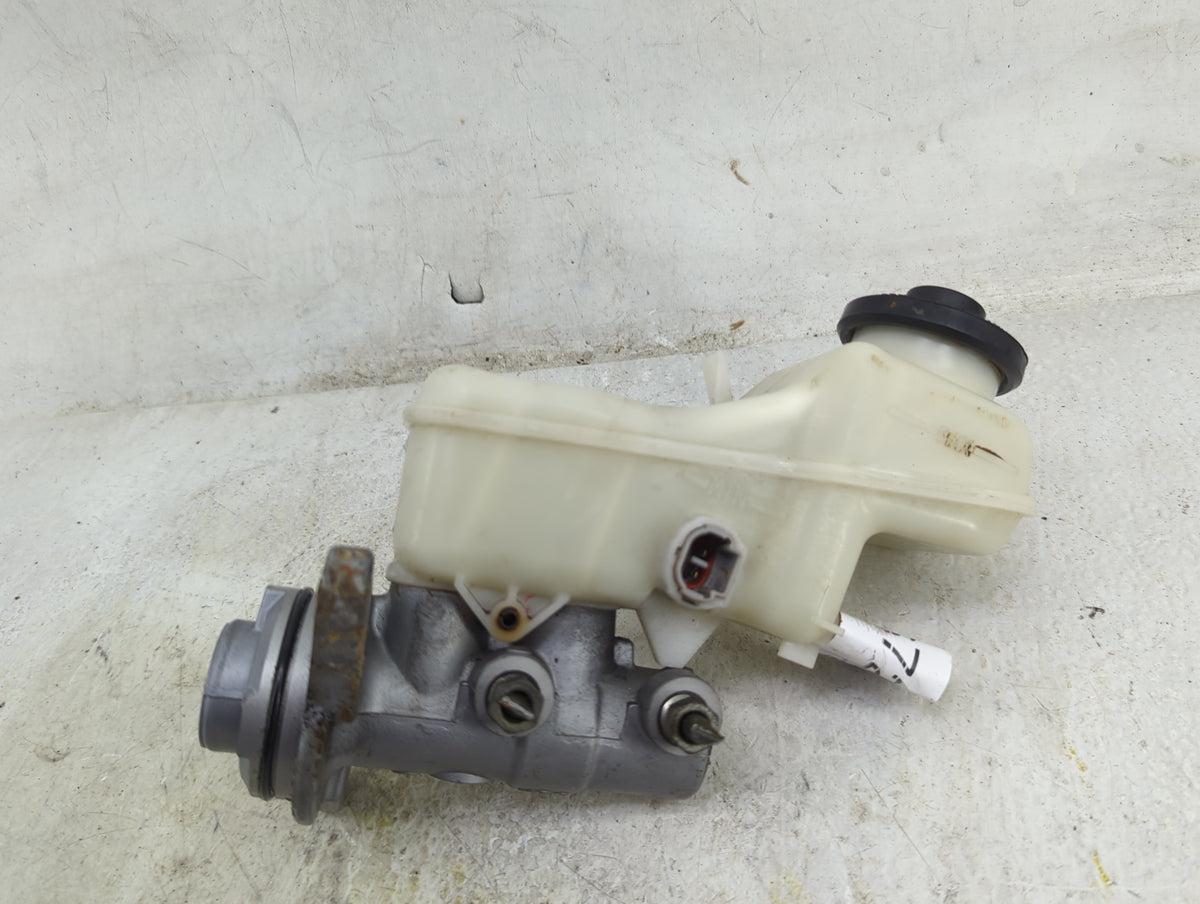 2010-2013 Toyota Corolla Brake Master Cylinder 1496722 - Oemusedautoparts1.com