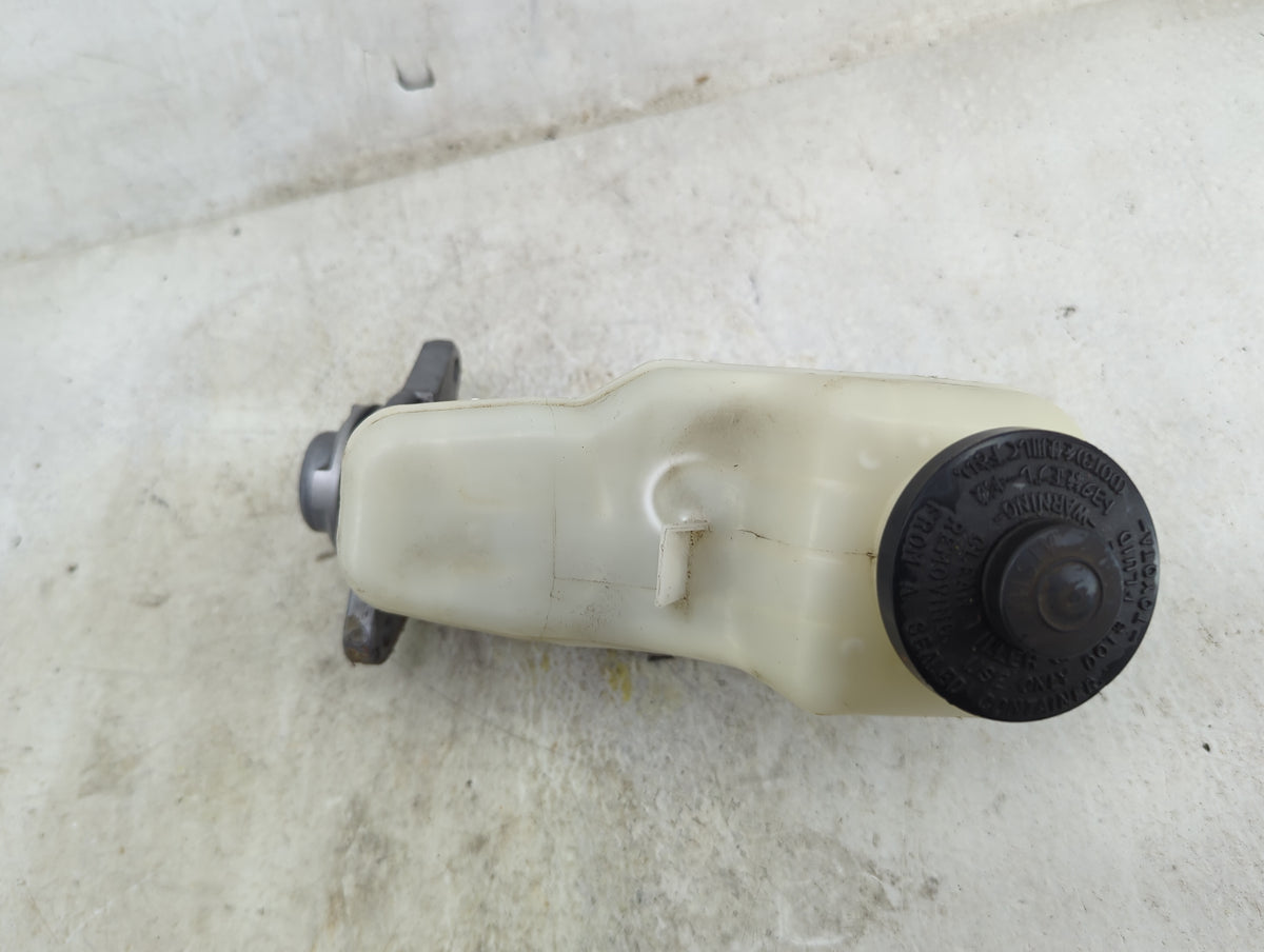 2010-2013 Toyota Corolla Brake Master Cylinder 1496722 - Oemusedautoparts1.com