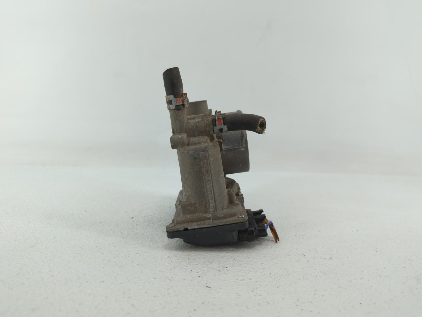 2011-2018 Toyota Corolla Throttle Body P/N:22030-0T080 Fits Fits 2011 2012 2013 2014 2015 2016 2017 2018 OEM Used Auto Parts