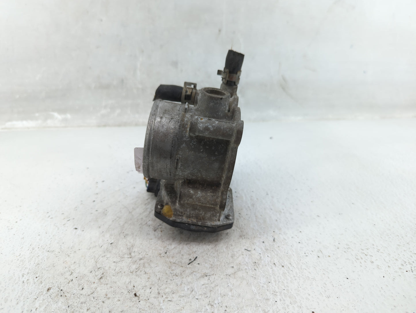 2011-2019 Toyota Corolla Throttle Body P/N:22030-0T080 Fits Fits 2011 2012 2013 2014 2015 2016 2017 2018 2019 OEM Used Auto 