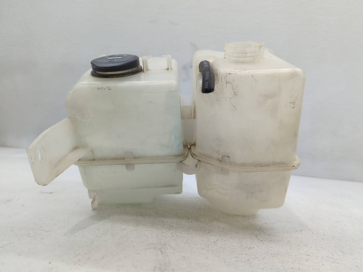 2009-2013 Toyota Corolla Radiator Coolant Overflow Expansion Tank Bottle 690091 - Oemusedautoparts1.com