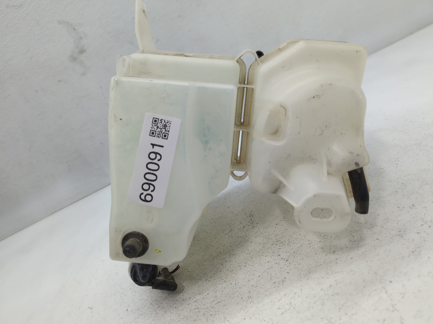 2009-2013 Toyota Corolla Radiator Coolant Overflow Expansion Tank Bottle 690091 - Oemusedautoparts1.com