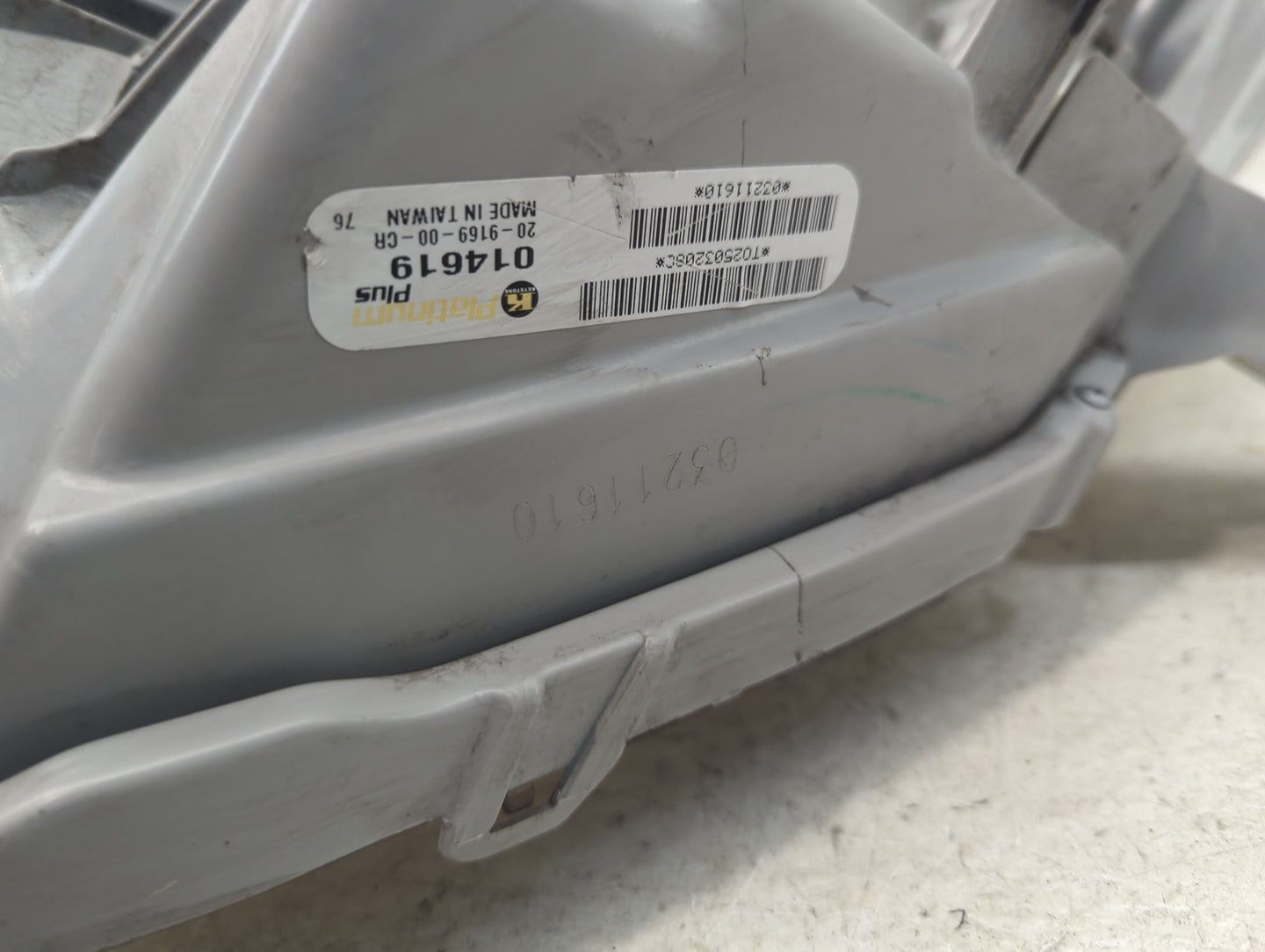 2011 Toyota Highlander Passenger Right Oem Head Light Headlight Lamp - Oemusedautoparts1.com