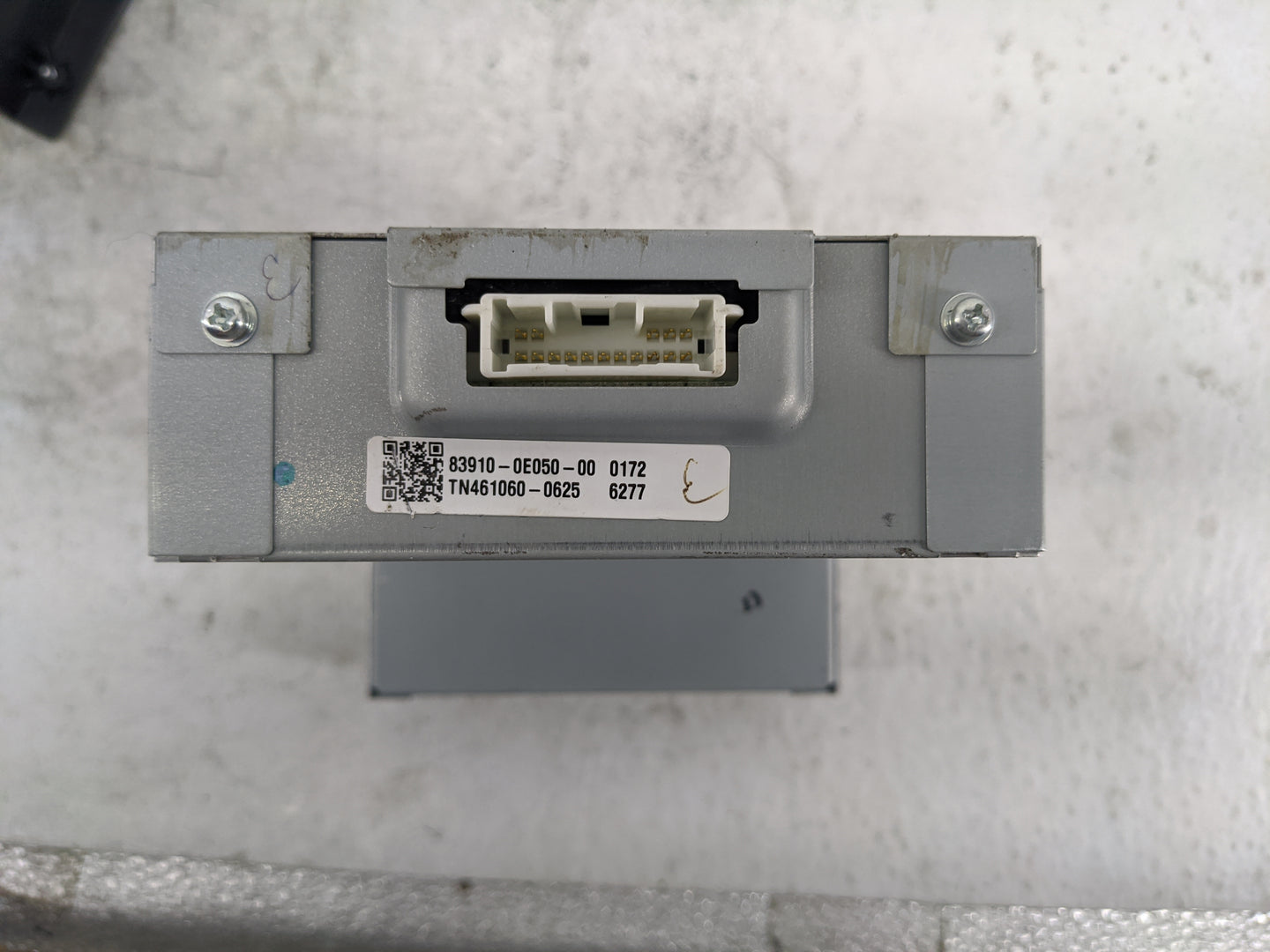 2011-2013 Toyota Highlander Information Display Screen 1483393 - Oemusedautoparts1.com