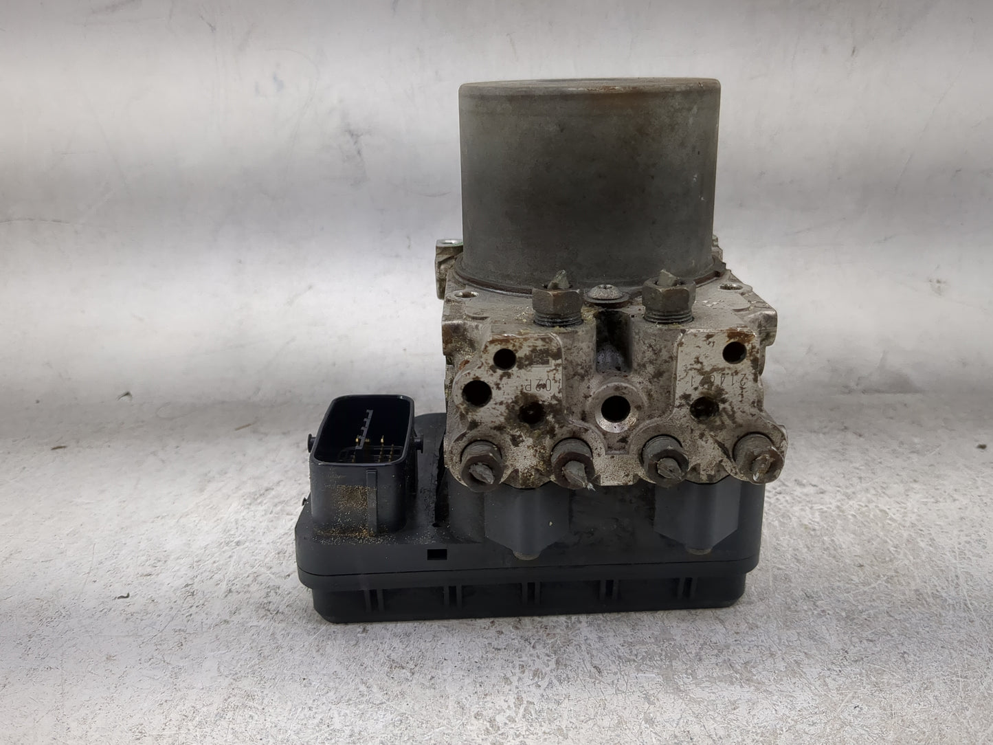 2011-2013 Toyota Highlander ABS Pump Control Module Replacement Fits Fits 2011 2012 2013 OEM Used Auto Parts - Oemusedautopa