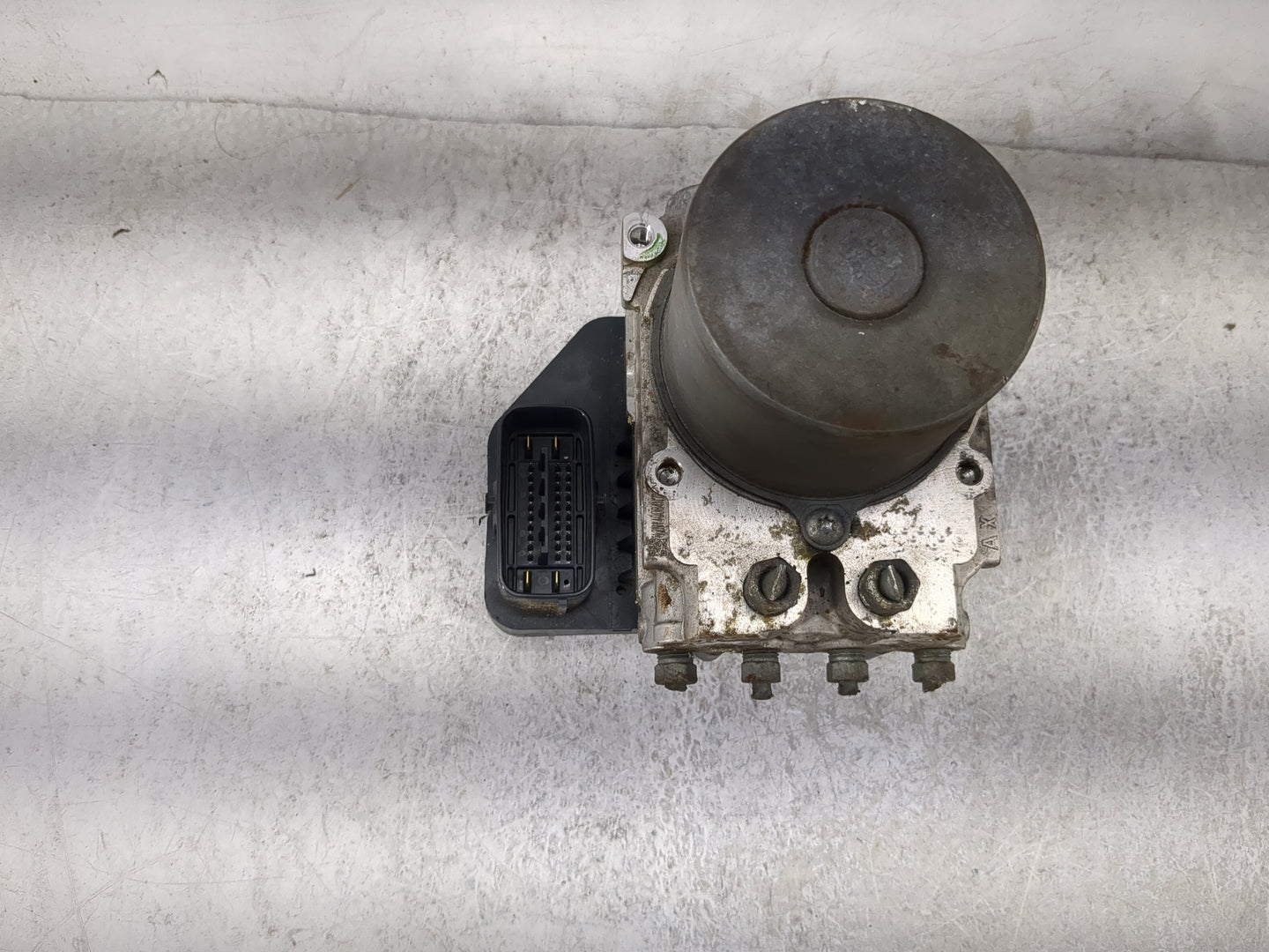 2011-2013 Toyota Highlander ABS Pump Control Module Replacement Fits Fits 2011 2012 2013 OEM Used Auto Parts - Oemusedautopa