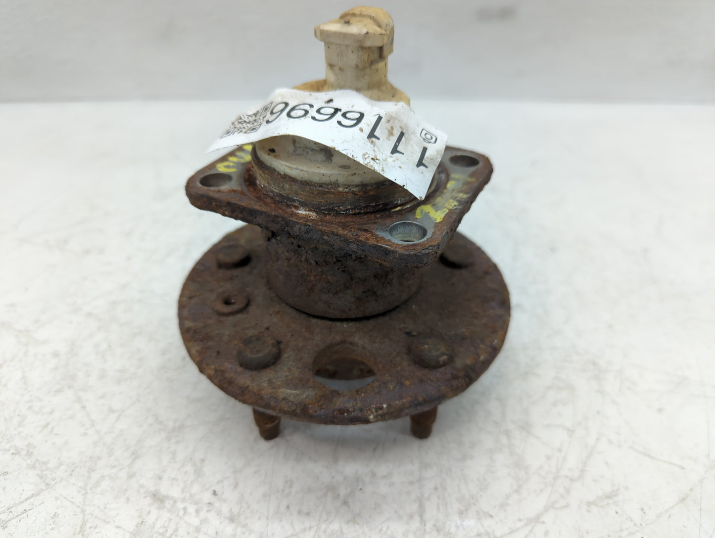 2010-2015 Toyota Prius Driver Front Wheel Hub Oem 1116696 - Oemusedautoparts1.com