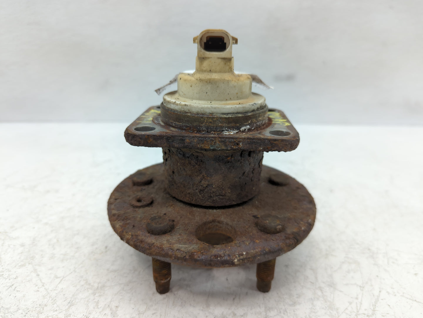 2010-2015 Toyota Prius Driver Front Wheel Hub Oem - Oemusedautoparts1.com
