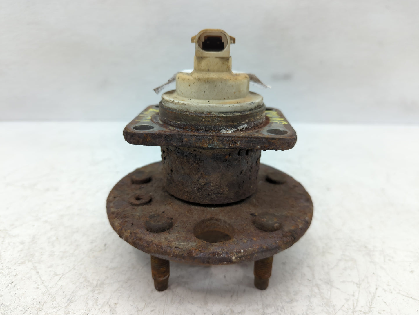 2010-2015 Toyota Prius Driver Front Wheel Hub Oem - Oemusedautoparts1.com