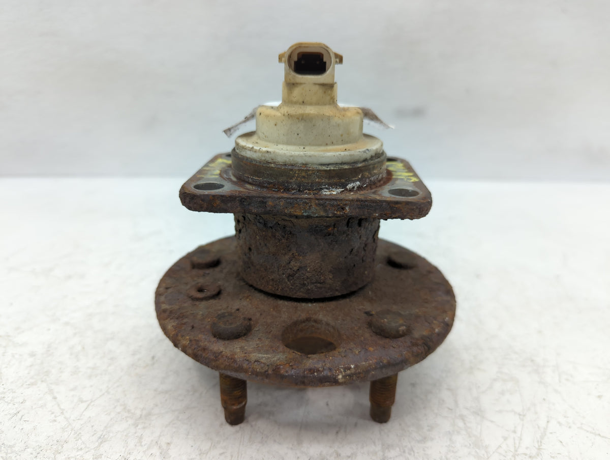 2010-2015 Toyota Prius Driver Front Wheel Hub Oem 1116696 - Oemusedautoparts1.com