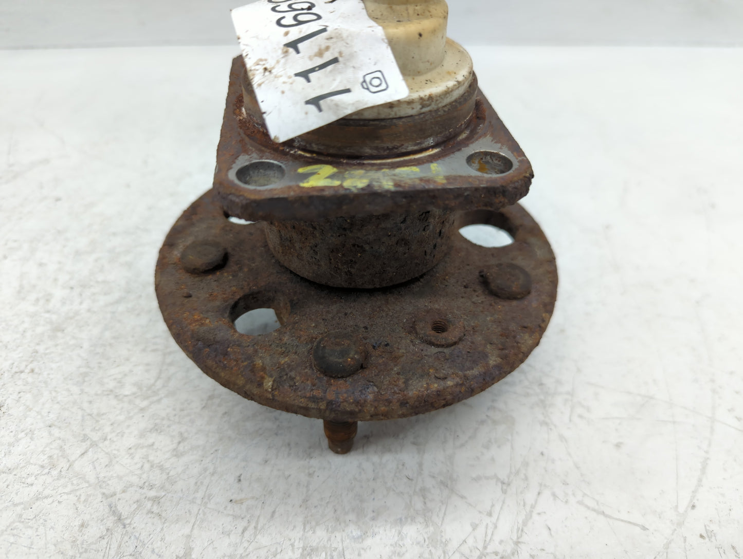 2010-2015 Toyota Prius Driver Front Wheel Hub Oem 1116696 - Oemusedautoparts1.com