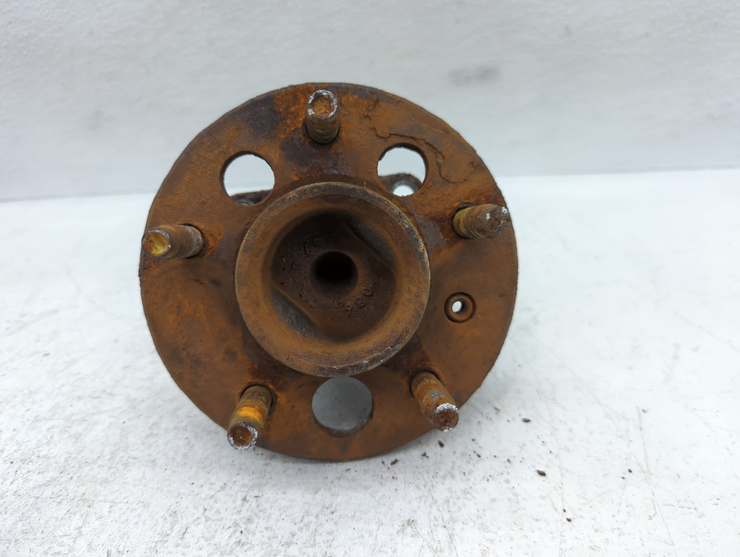 2010-2015 Toyota Prius Driver Front Wheel Hub Oem 1116696 - Oemusedautoparts1.com